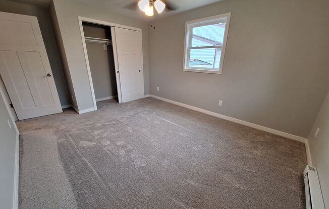 2 beds, 1 bath, $1,395, Unit 692 S. Olson Ave.