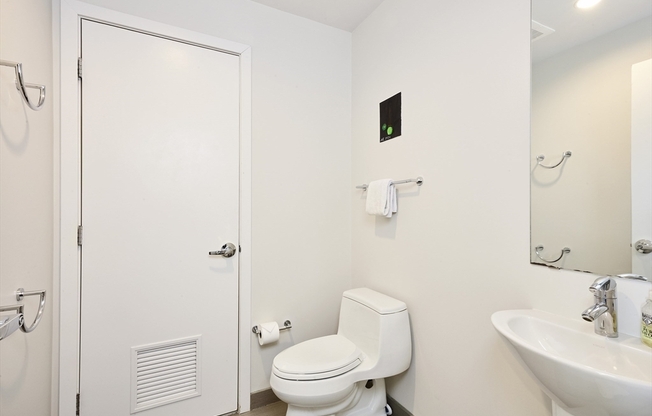 1 bed, 1.5 baths, 1,035 sqft, $5,500, Unit 22H