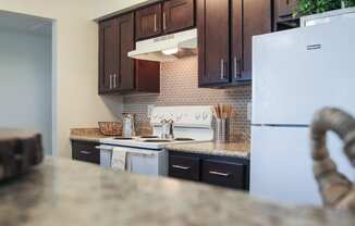This is a photo of the kitchen of the 991 square foot 2 bedroom, 2 bathroom apartment at The Biltmore Apartments in Dallas, TX.