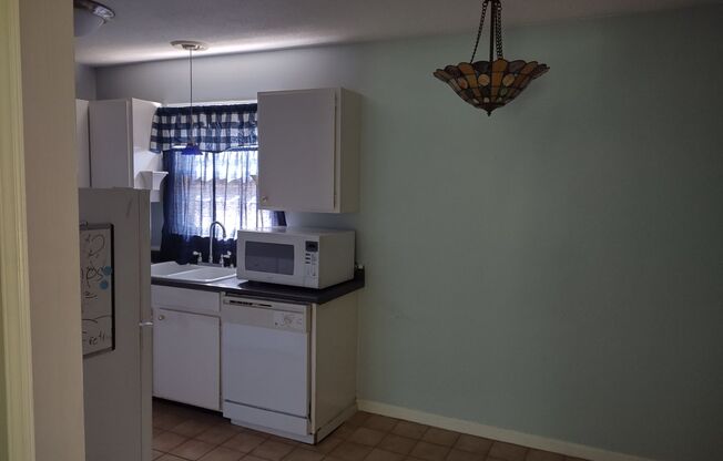 Lovely Two Bedroom/Two Bath Condo - THREE MINUTES AWAY FROM FORT JACKSON!