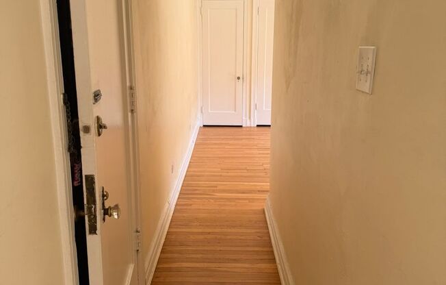 Studio, 1 bath, 294 sqft, $1,365, Unit New King Edward  3A3