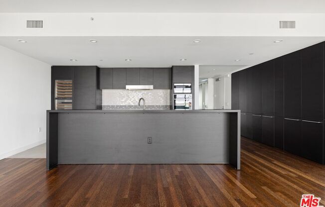 1 bed, 2 baths, 1,510 sqft, $6,995, Unit 12I