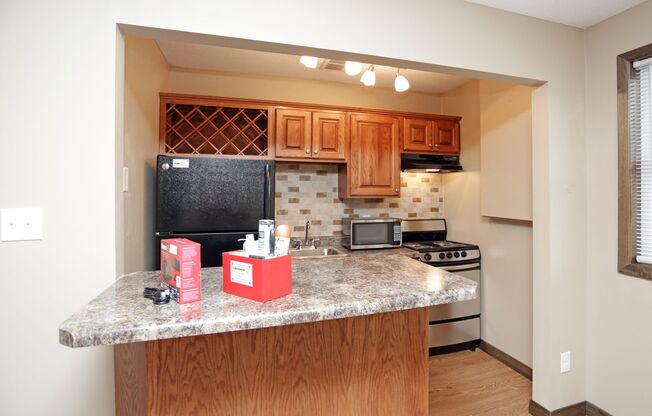 Studio, 1 bath, 350 sqft, $780, Unit 4400 Wyndsor Terrace Building 5 #23