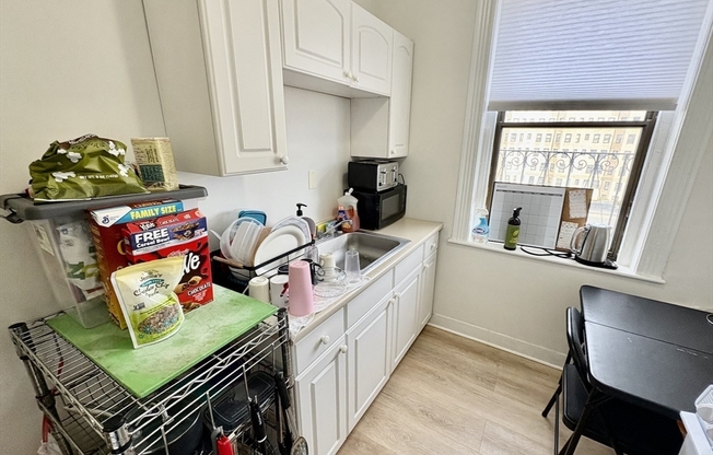 2 beds, 1 bath, 750 sqft, $3,200, Unit 197