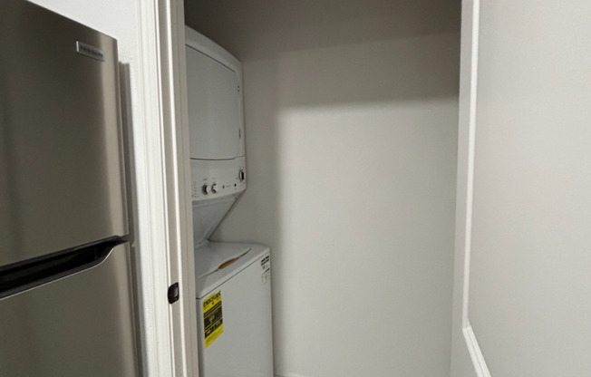 2 beds, 1 bath, 616 sqft, $1,149, Unit 34