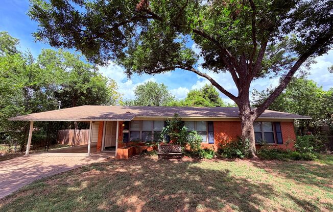 COZY 3 BEDROOM - CENTRAL LOCATION - QUIET CUL-DE-SAC