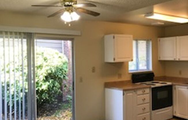 3 beds, 1 bath, 906 sqft, $1,849, Unit 15