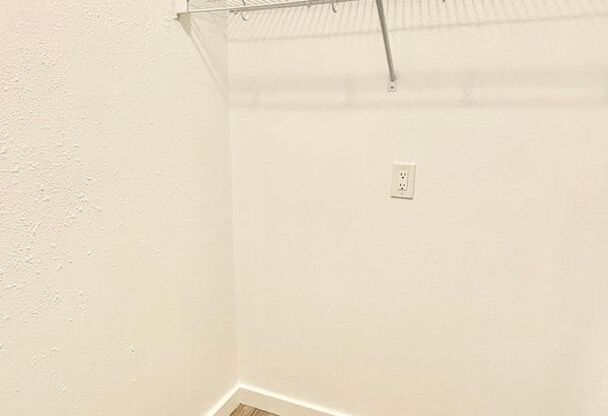 3 beds, 2 baths, 985 sqft, $2,495, Unit 401