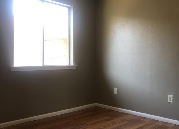 2 beds, 2 baths, 970 sqft, $850