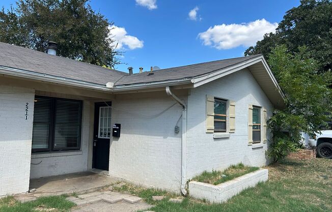 2211 GRANADA DR