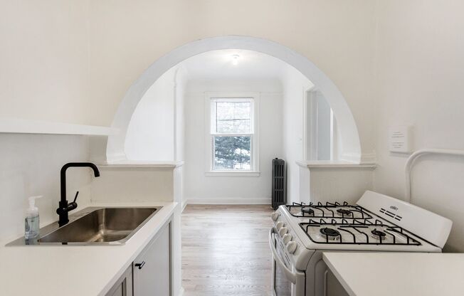 1 bed, 1 bath, 560 sqft, $1,090, Unit 108