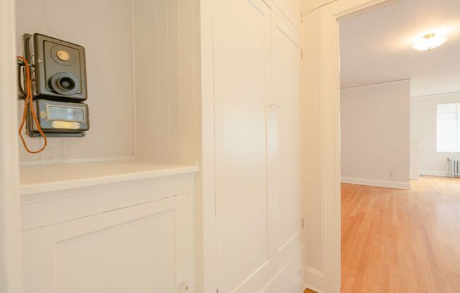 2 beds, 1 bath, 825 sqft, $1,930, Unit 401