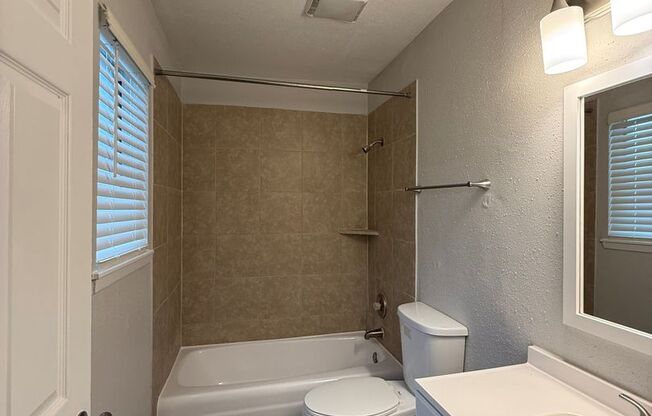 2 beds, 2 baths, 931 sqft, $1,003, Unit 04-0401