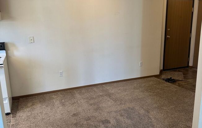 2 beds, 1 bath, 900 sqft, $850, Unit 101