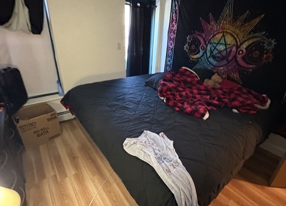 3 beds, 1 bath, $4,500, Unit 4