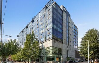 Modern Pearl District Condo with City Views, Open Layout & Modern Kitchen