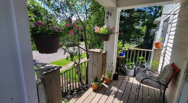 3 beds, 1 bath, 1,400 sqft, $1,600