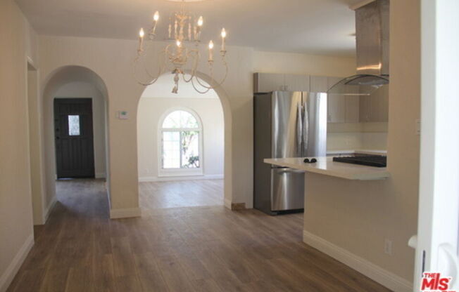 1120 S PLYMOUTH BLVD