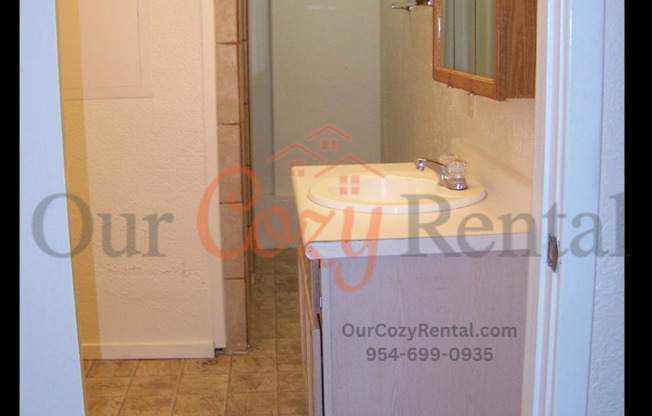 2 beds, 1 bath, 808 sqft, $975, Unit 07