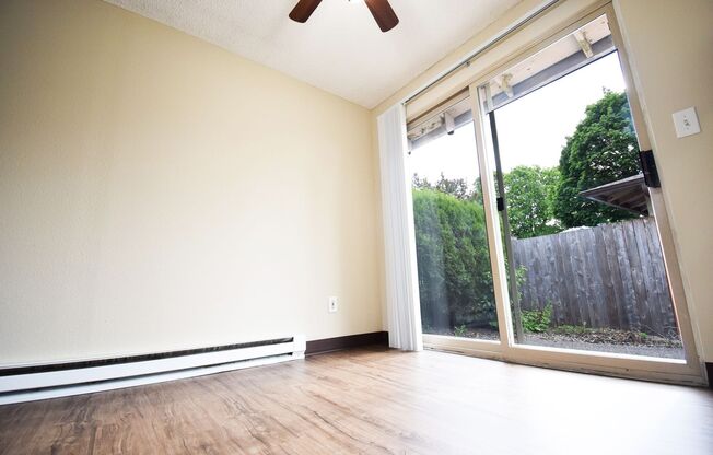 Bright and Spacious 2 Bed 1 Bath APT in NE Portland!
