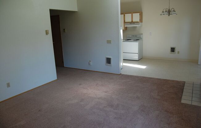 2 beds, 1 bath, 980 sqft, $1,399