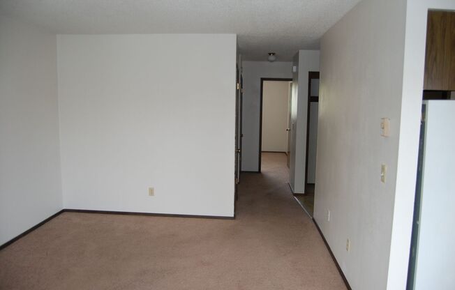 2 beds, 1 bath, $1,399, Unit 30