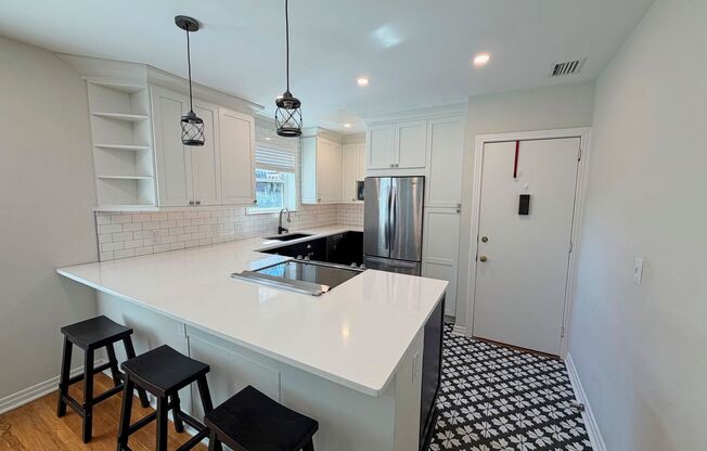 Charming 2 Bedroom, 1 Bathroom Updated Condo in the Heart of Avondale