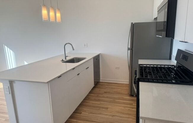 1 bed, 1 bath, 673 sqft, $1,925, Unit 4800 157th Street - 409