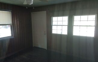 2 beds, 1 bath, 800 sqft, $750