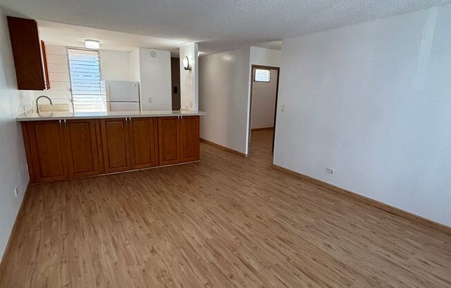 2 beds, 1 bath, $2,000, Unit # 702