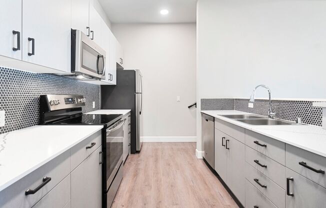 1 bed, 1 bath, 453 sqft, $2,450, Unit 422 SIM