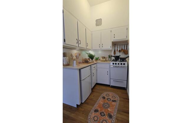 Studio, 1 bath, 375 sqft, $2,100, Unit 1F