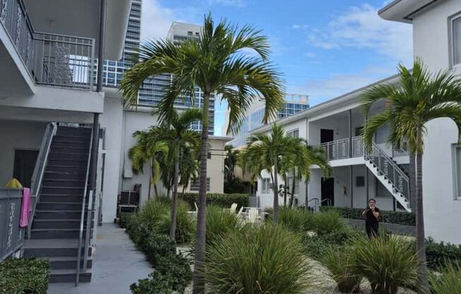 6877 Abbott Ave Miami Beach, FL 33141