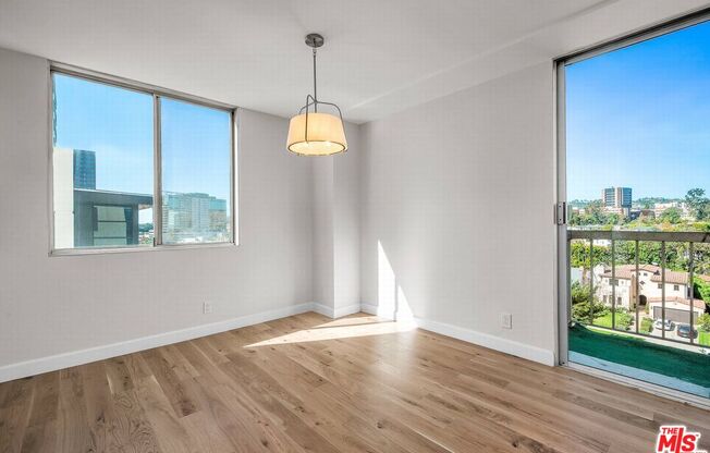 1 bed, 1.5 baths, 929 sqft, $4,100, Unit 909