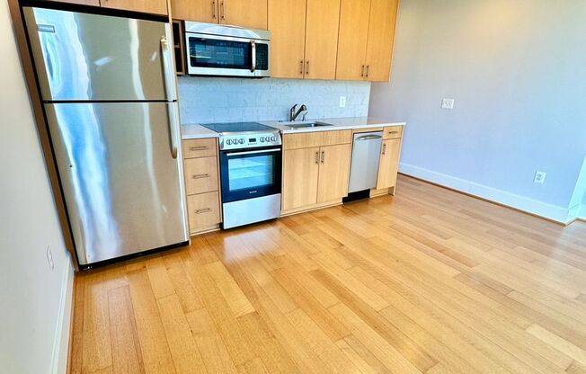 1 bed, 1 bath, $2,995, Unit 720