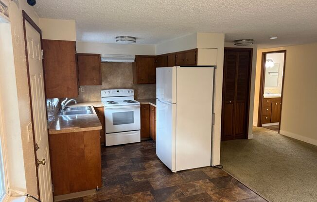 2 beds, 1 bath, $1,700, Unit 1009