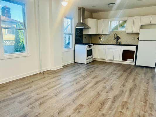 2 beds, 1 bath, $2,400