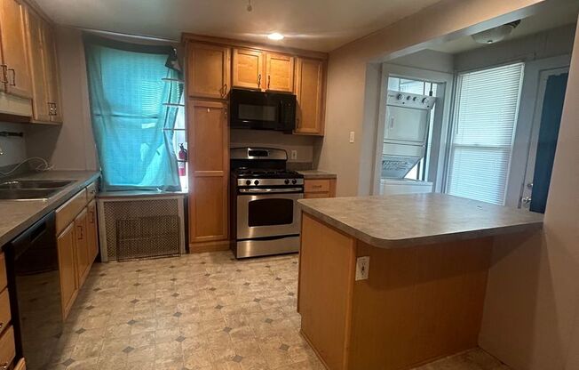 3 beds, 1 bath, $1,595