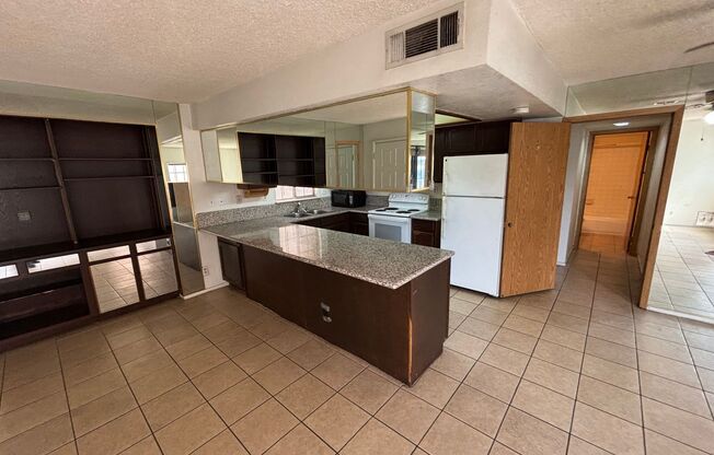 Charming 2BED/2BATH Condo located in Spring Oaks Community.