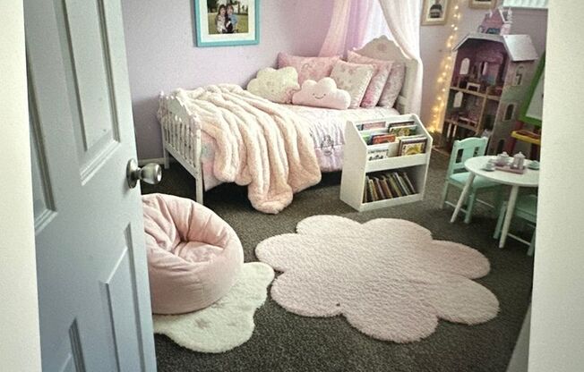 2 beds, 1 bath, 897 sqft, $1,400, Unit 1729-05