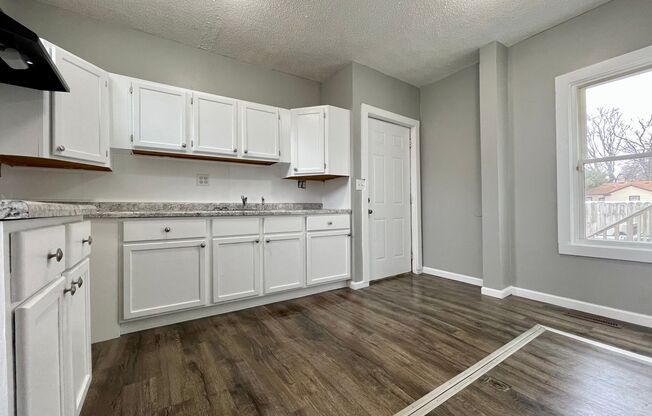 Beautiful 2 bed 1 Bath Home!