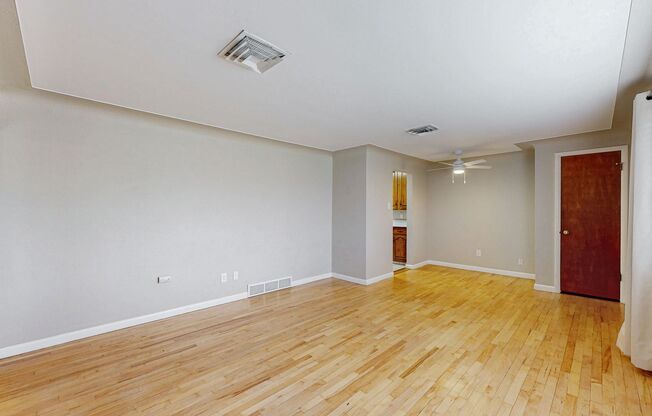 Fabulous Lakewood/Denver 3 bed/1 bath/1 car garage