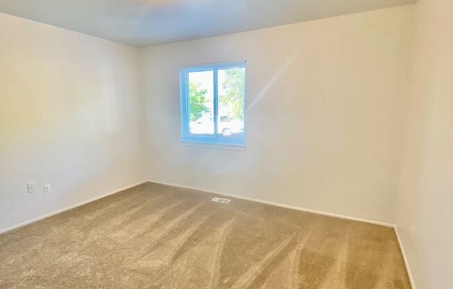 1 bed, 1 bath, 750 sqft, $1,145, Unit 302