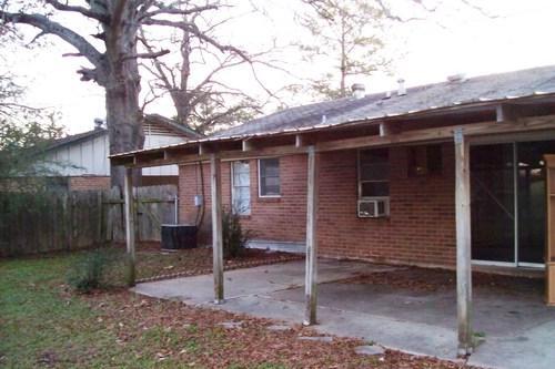 3 beds, 1.5 baths, $900