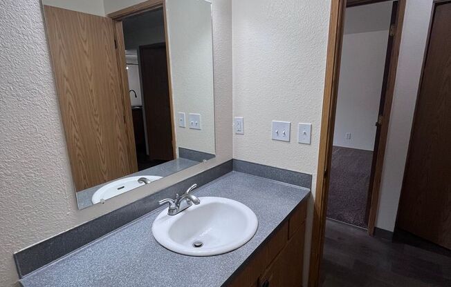 2 beds, 1 bath, 875 sqft, $1,325, Unit 127-21