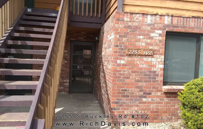 Great location off Iliff and Buckley Fully remodeled 1 bed, 1 Bath, 650 SF with pool, washer/dryer