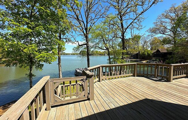 Gorgeous Home on the Lake in Lakeland!!
