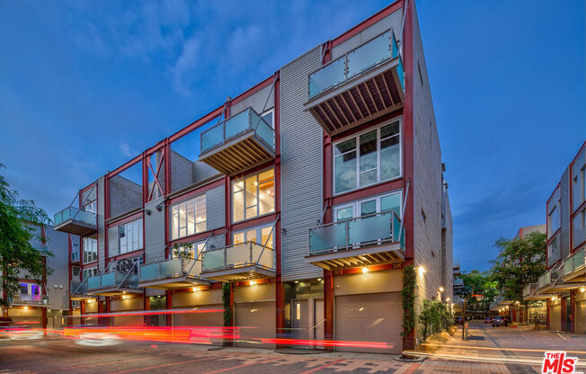 3450 Cahuenga Blvd W
