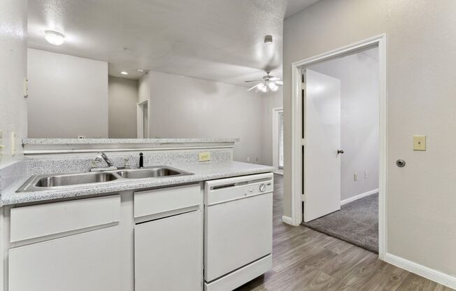 2 beds, 1 bath, 787 sqft, $1,310