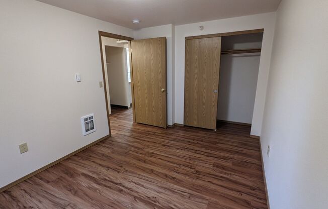 2 beds, 1 bath, 750 sqft, $1,395, Unit 33